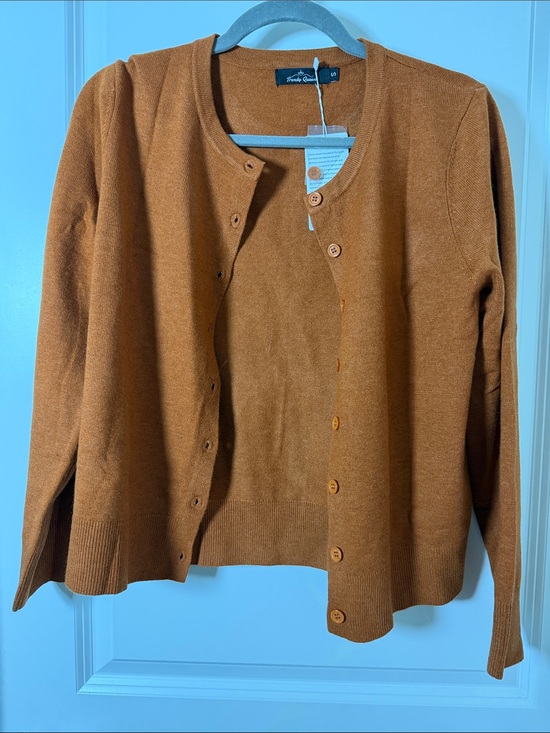 Trendy Queen Sweaters - Classic Crewneck Button-Front Cardigan in Rust